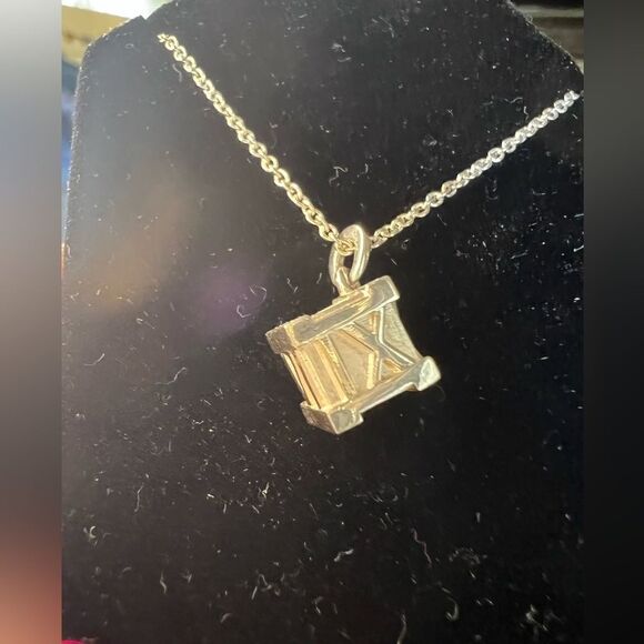 Tiffany & Co. Atlas cube necklace!!! - Picture 5 of 8